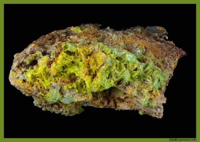 Fotografie minerálu Pyromorfit z lokality Příbram-Bohutín, Czech Republic