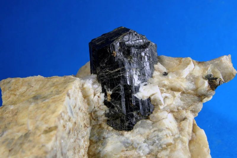 Fotografie minerálu Skoryl z lokality Sušice, Czech Republic