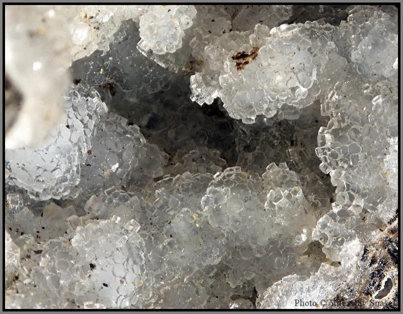 Fotografie minerálu Thomsonit-(Ca) z lokality Pustý vrch, Folknáře, Czech Republic