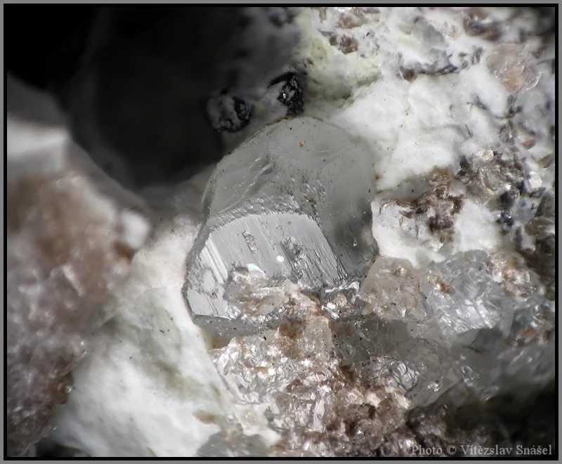 Fotografie minerálu Topaz z lokality Hubský peň, Horní Slavkov, Czech Republic
