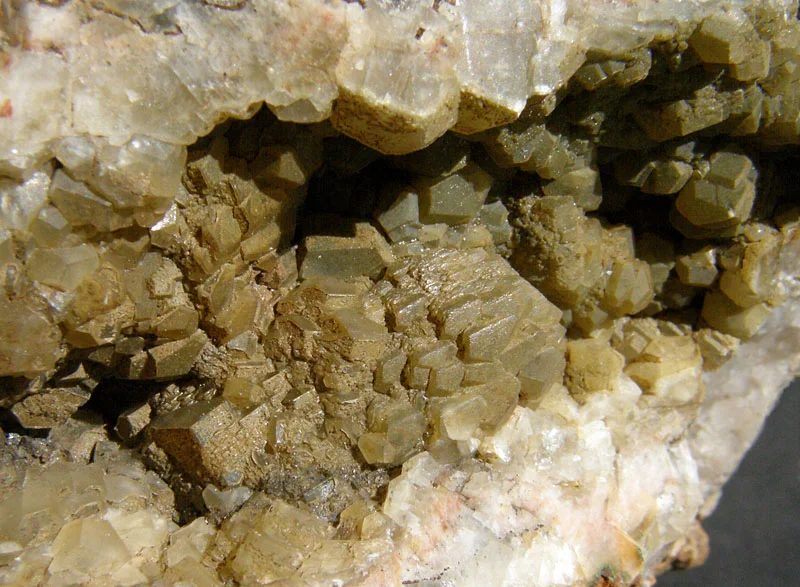 Fotografie minerálu Kalcit z lokality Zlatý Kopec, Czech Republic