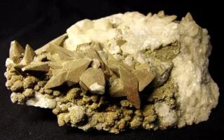 Fotografie minerálů Kalcit, Pyrit z lokality Dolní Rožínka, Czech Republic