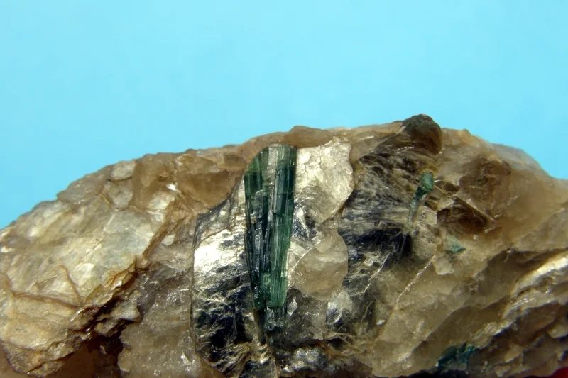 Fotografie minerálu Elbait (var. verdelit) z lokality Nová Ves, Czech Republic