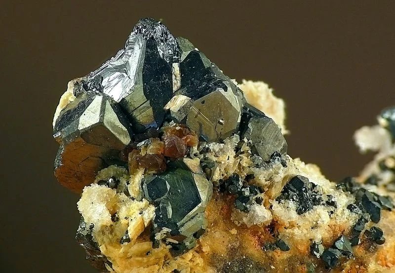 Fotografie minerálů Freibergit, Sfalerit z lokality Obecnice, Czech Republic