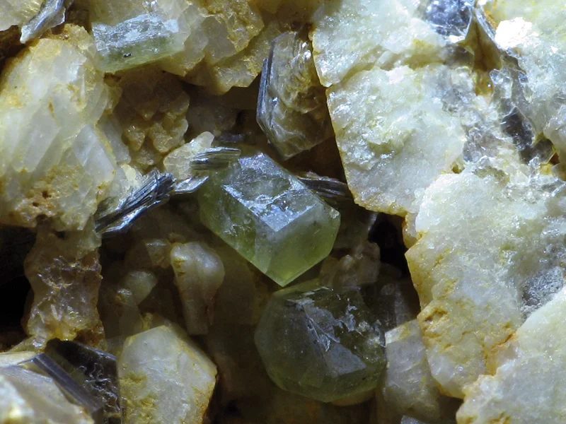 Fotografie minerálu Fluorapatit z lokality Horní Bory, Czech Republic