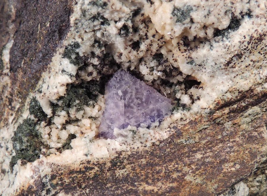 Fotografie minerálu Fluorit z lokality Zlatý Kopec, Czech Republic