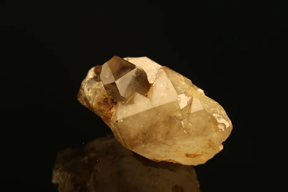 Fotografie minerálu Křemen (var. záhněda) z lokality Bory, Czech Republic