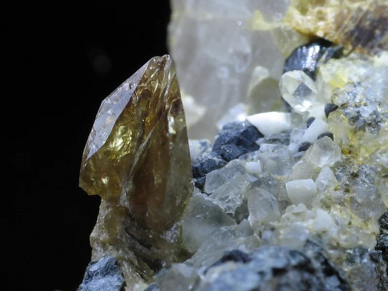 Fotografie minerálu Titanit z lokality Mirošov, Czech Republic