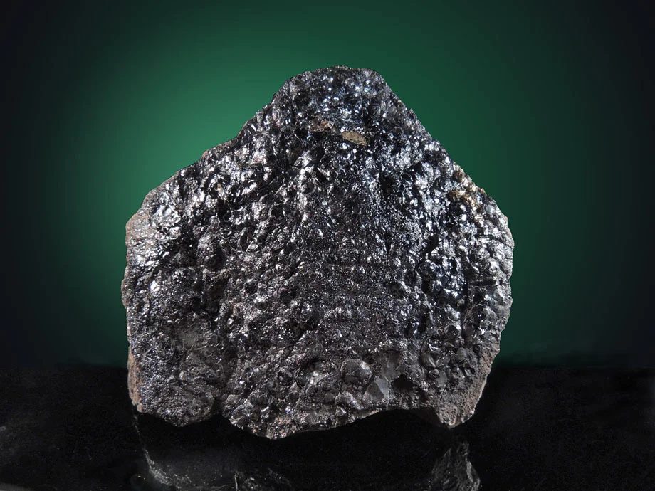 Fotografie minerálu Neotokit z lokality Chvaletice, Czech Republic