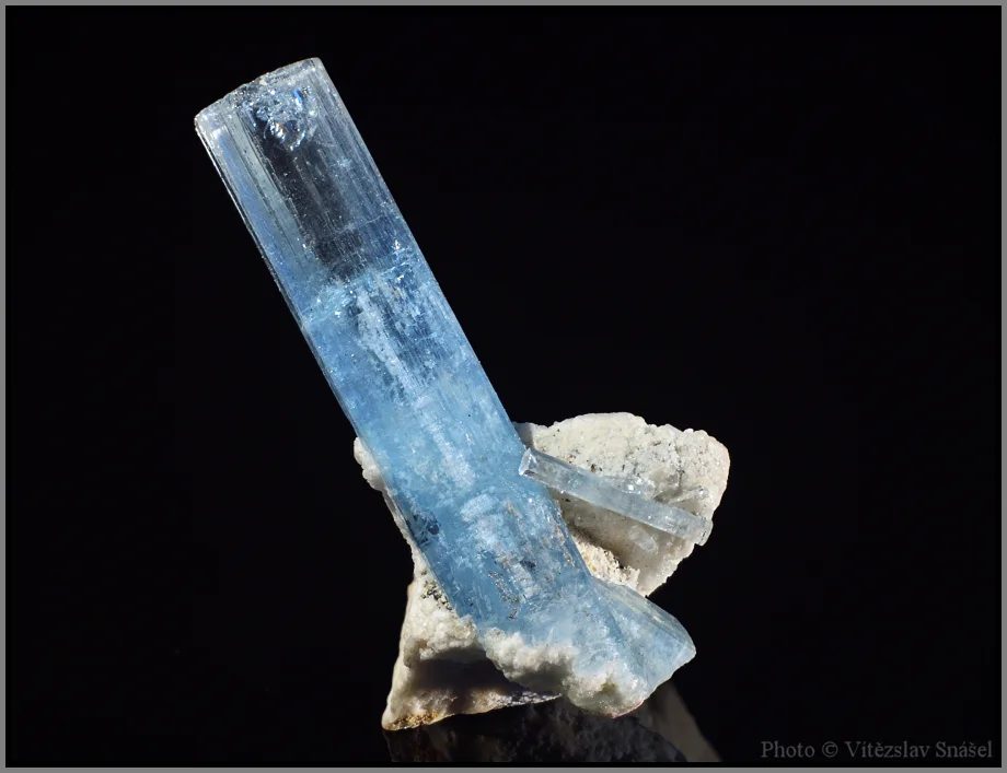 Fotografie minerálu Beryl (var. akvamarín) z lokality Erongo, Namibia