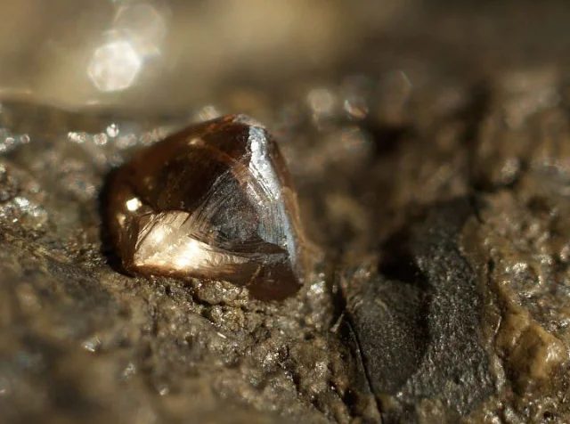 Fotografie minerálu Diamant z lokality Kimberley, South Africa