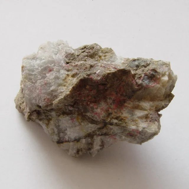 Fotografie minerálu Erytrín z lokality Krupka, Czech Republic