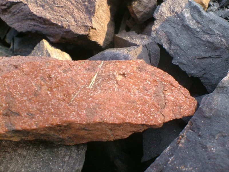 Fotografie minerálu Millerit z lokality Staříč, Czech Republic