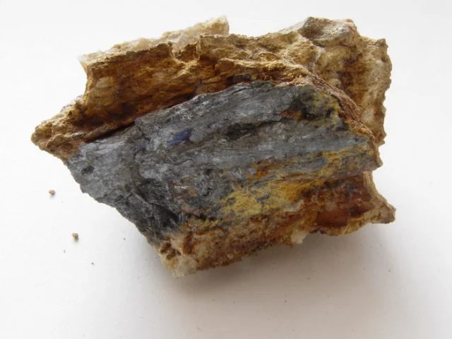 Fotografie minerálu Antimonit z lokality Boněnov, Czech Republic