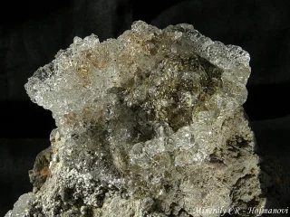 Fotografie minerálu Opál (var. hyalit) z lokality Valeč, Czech Republic