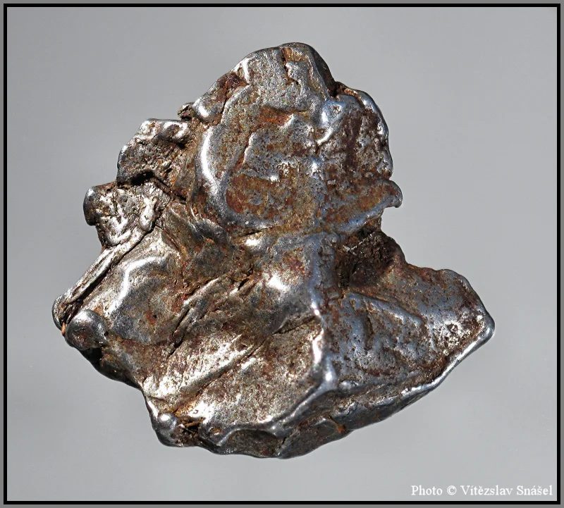 Fotografie minerálů Meteorit (Fe), Meteorit (Fe, Ni) z lokality Campo del Cielo, Argentina