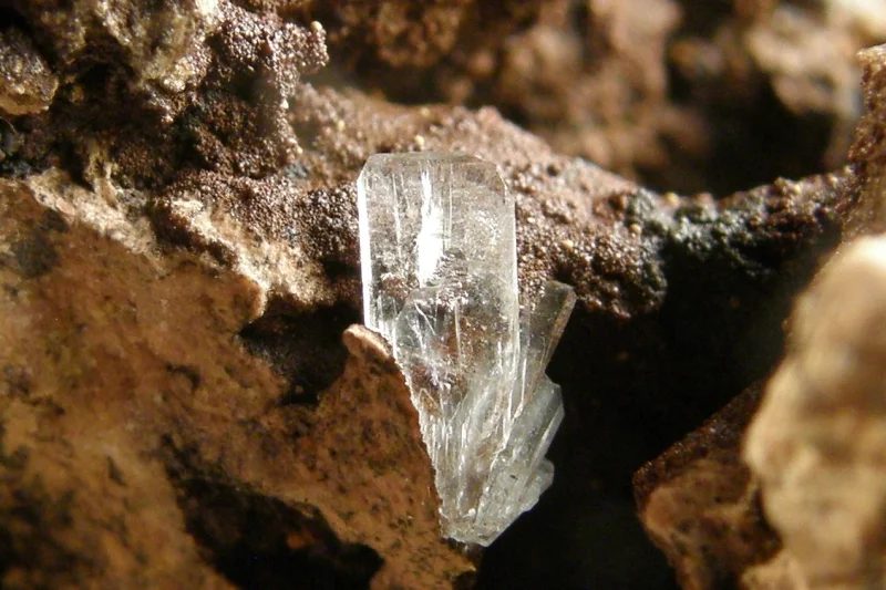 Fotografie minerálu Ceruzit z lokality Příbram, Czech Republic