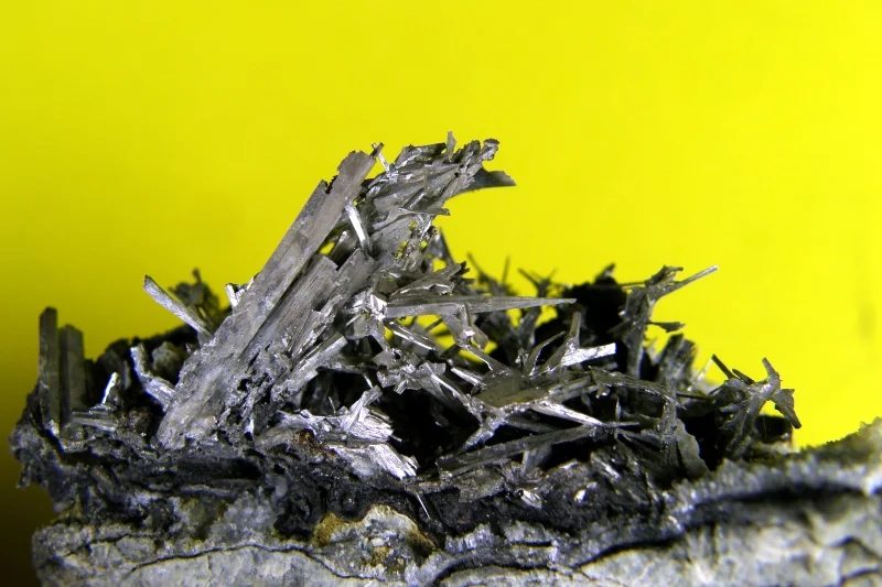 Fotografie minerálu Dyskrazit z lokality Příbram, Czech Republic
