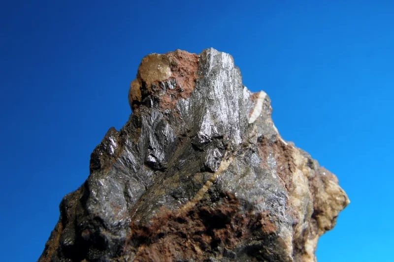 Fotografie minerálu Goethit z lokality Vrančice, Czech Republic