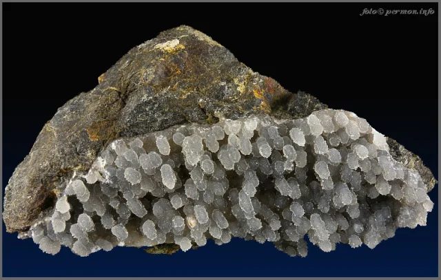 Fotografie minerálu Křemen (var. chalcedon) z lokality Bernartice, Czech Republic