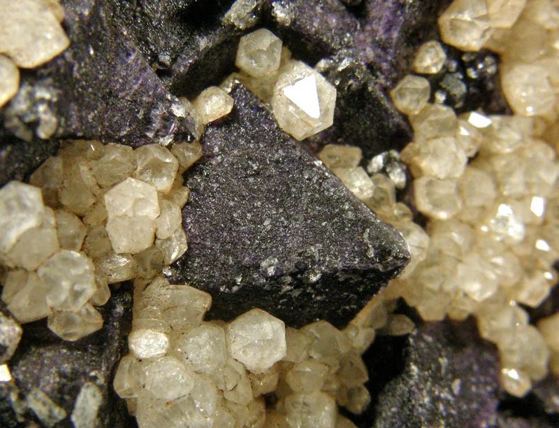 Fotografie minerálu Fluorit z lokality Kamenička u Chomutova, Czech Republic