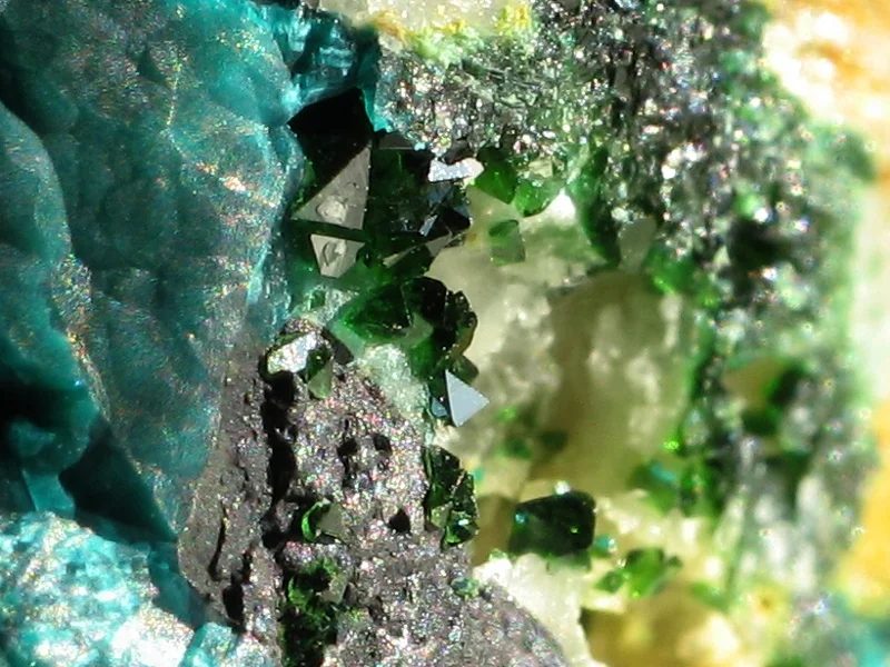 Fotografie minerálů Libethenit, Pseudomalachit z lokality Ľubietová, Reiner, Slovakia