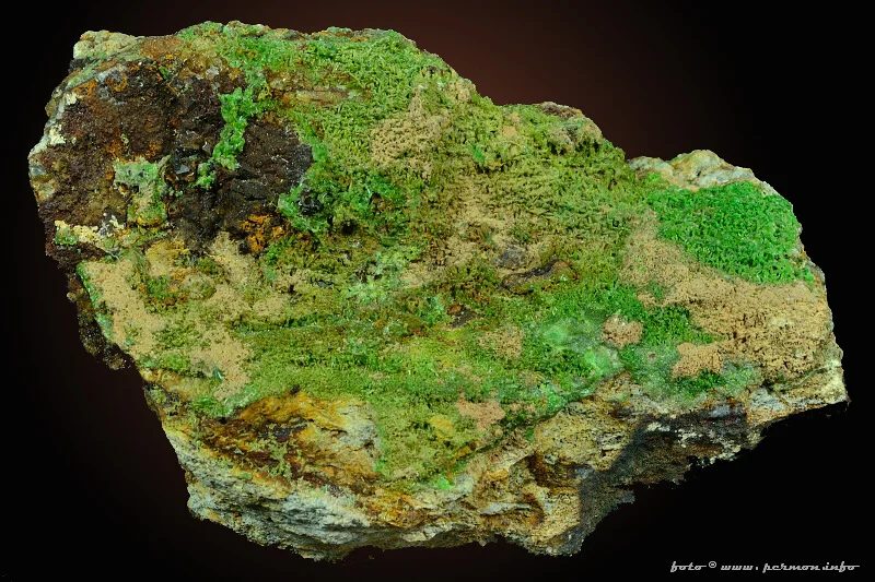 Fotografie minerálu Pyromorfit z lokality Stříbro, Czech Republic