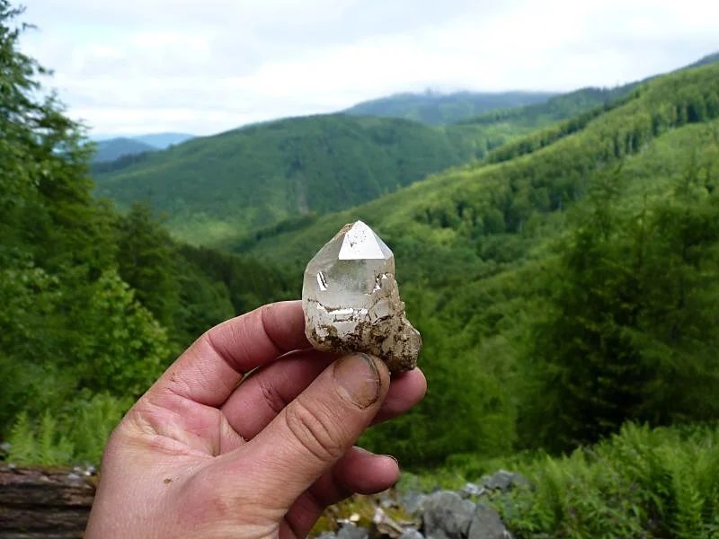 Fotografie minerálu Křemen (var. křišťál) z lokality Vernířovice, Czech Republic