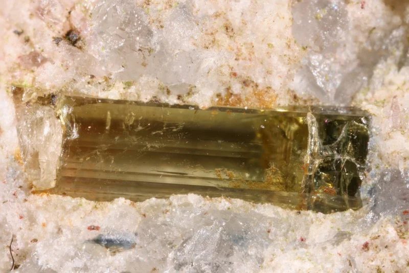 Fotografie minerálu Elbait z lokality Rožná, Hradisko, Czech Republic