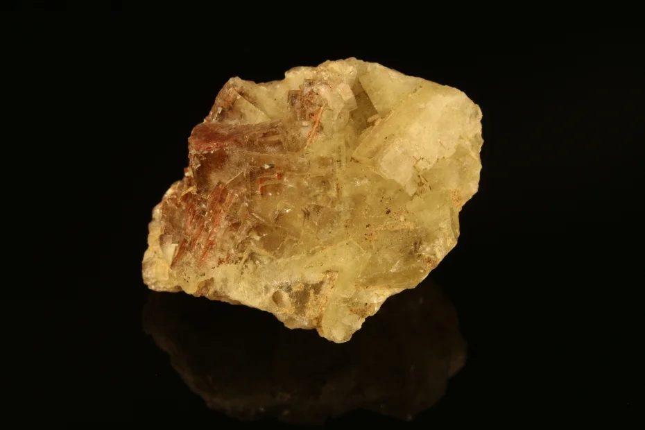 Fotografie minerálu Fluorit z lokality Kovářská, Czech Republic