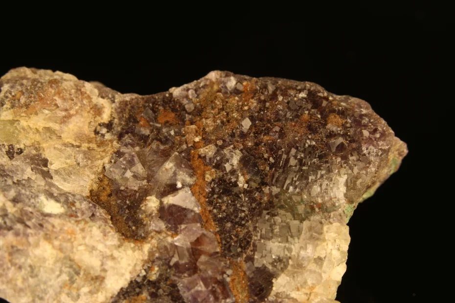 Fotografie minerálu Fluorit z lokality Kovářská, Czech Republic