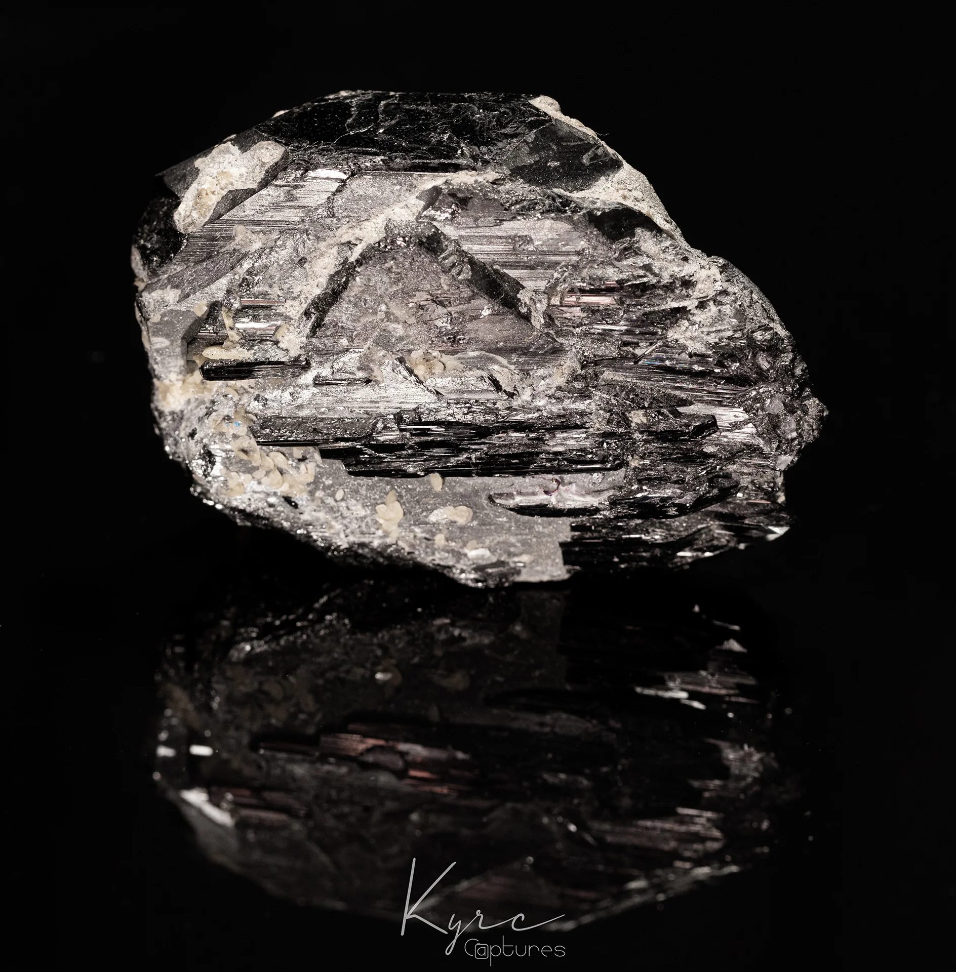 Fotografie minerálu Wolframit z lokality Panasqueira, Portugal