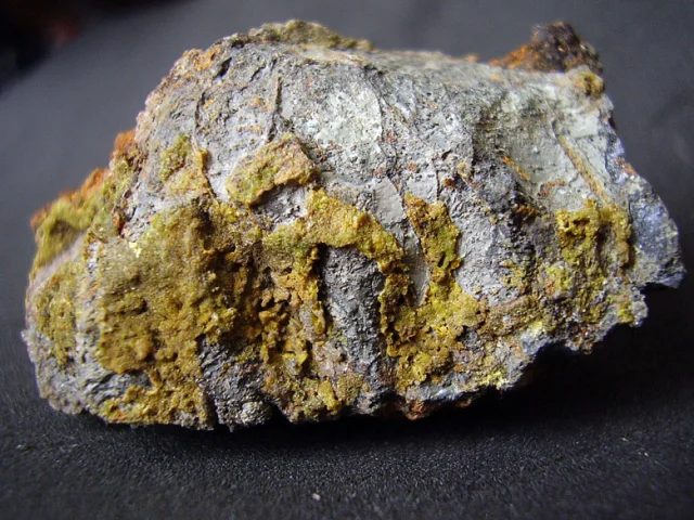 Fotografie minerálů Galenit, Pyromorfit z lokality Valaská Belá, Slovakia