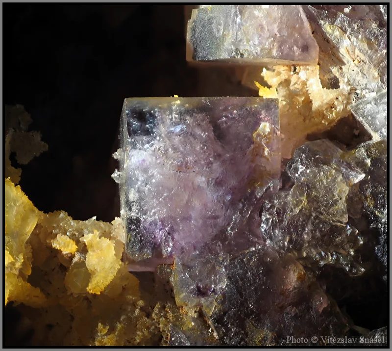 Fotografie minerálu Fluorit z lokality Budjgar, Mongolia