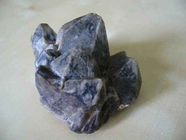 Fotografie minerálu Křemen (var. ametyst) z lokality Bochovice, Czech Republic