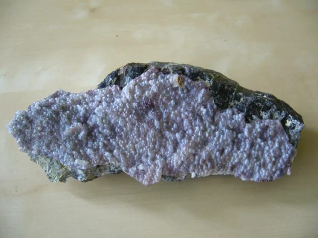 Fotografie minerálu Křemen (var. chalcedon) z lokality Bernartice, Czech Republic