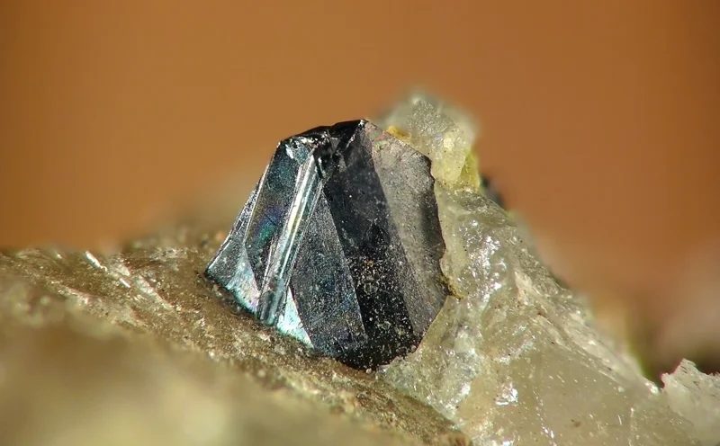 Fotografie minerálu Wolframit z lokality Cínovec, Czech Republic