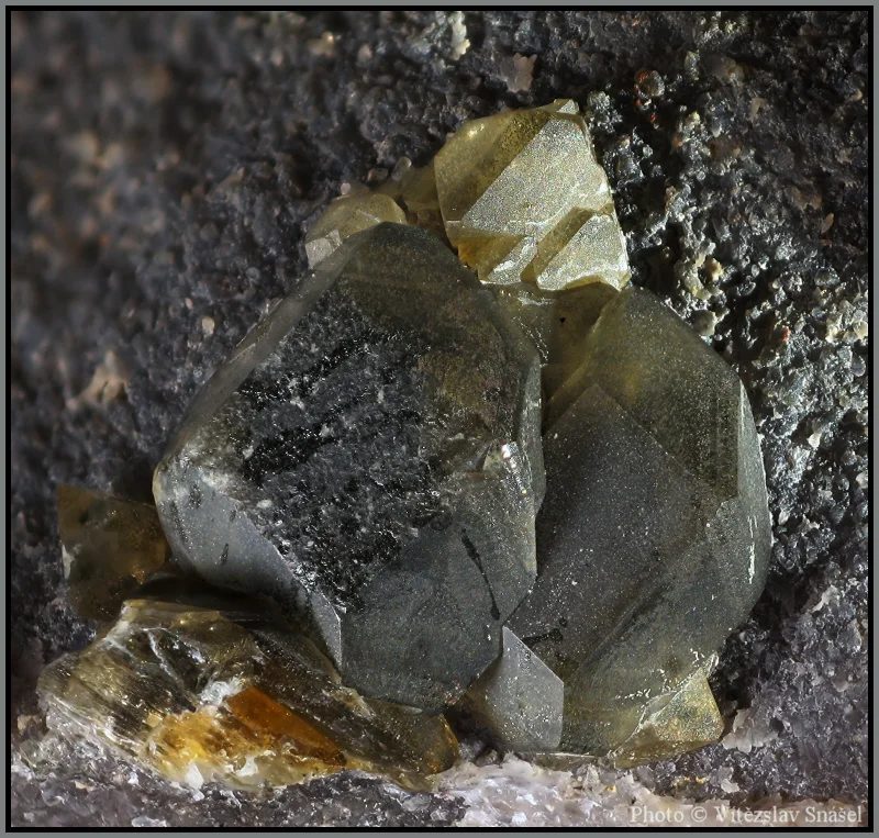 Fotografie minerálu Baryt z lokality Lahošť, Czech Republic