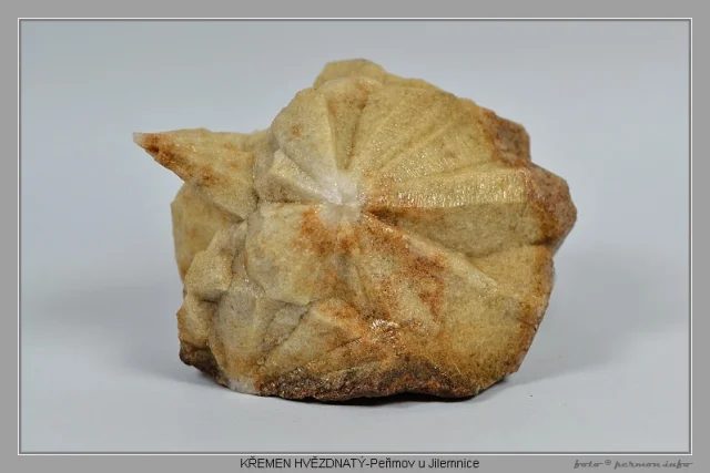 Fotografie minerálu Křemen z lokality Peřimov u Jilemnice, Czech Republic