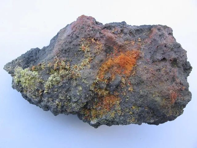 Fotografie minerálů Alacranit, Realgar, Síra z lokality Radvanice, Czech Republic