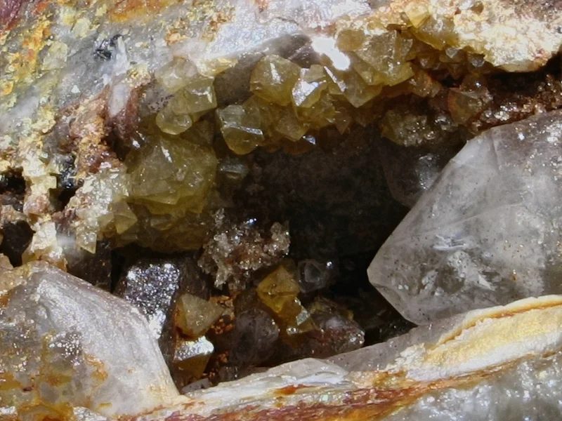 Fotografie minerálu Scheelit z lokality Cínovec, Czech Republic