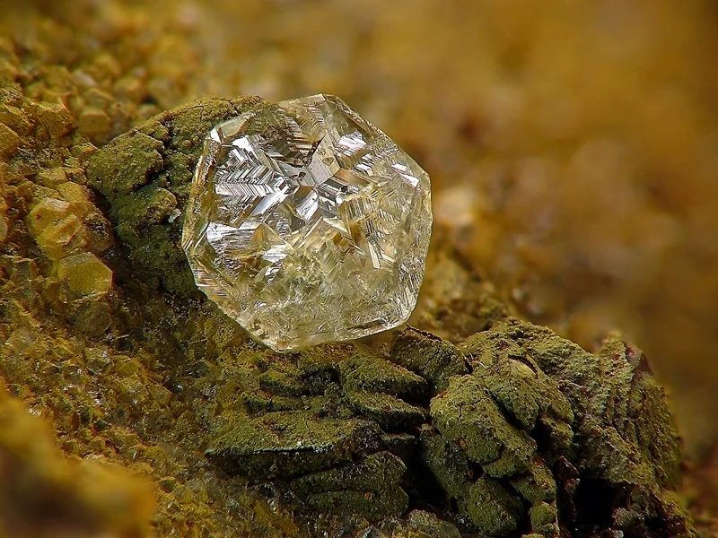 Fotografie minerálu Chabazit (var. fakolit) z lokality Soutěsky, Czech Republic