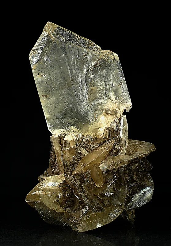 Fotografie minerálu Sádrovec z lokality Bílina, Czech Republic