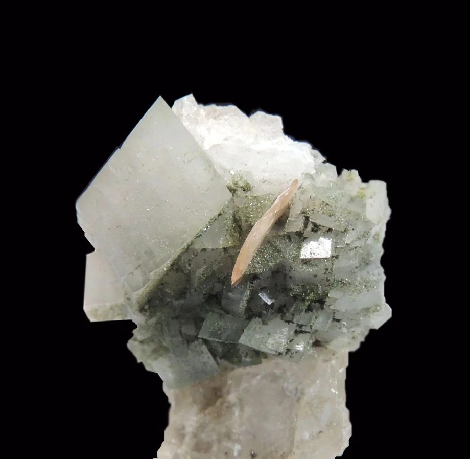 Fotografie minerálů Ortoklas (var. adulár), Titanit z lokality Mt. Blanc Massif, France
