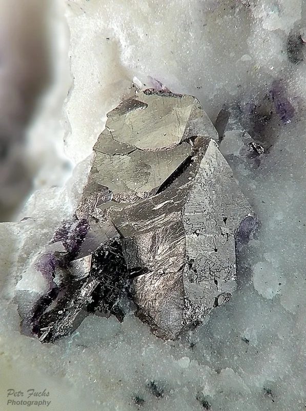 Fotografie minerálu Arzenopyrit z lokality Krupka, Czech Republic