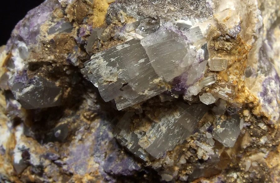 Fotografie minerálu Topaz z lokality Krupka, Czech Republic