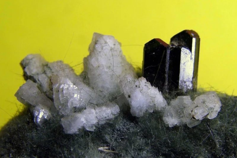 Fotografie minerálů Albit, Byssolit, Epidot z lokality Knappenwand, Austria