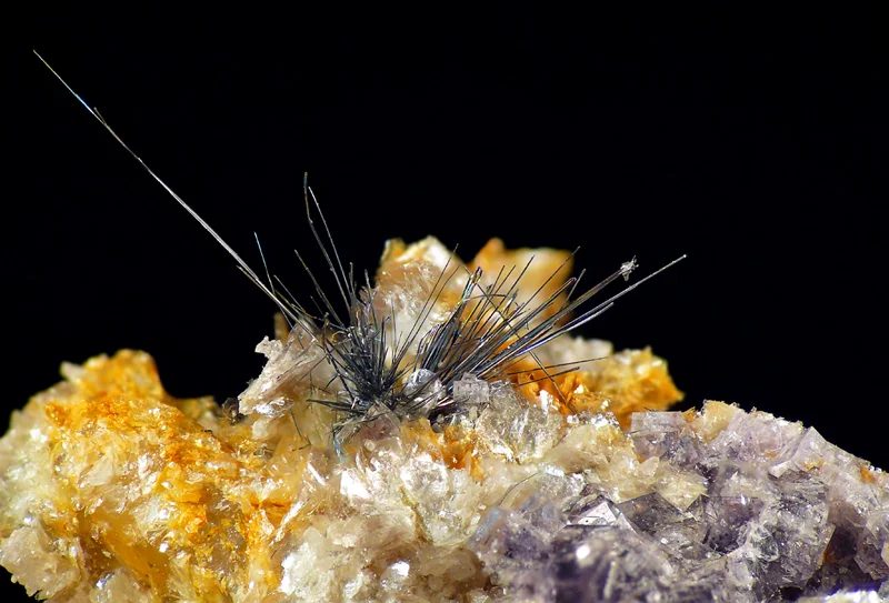 Fotografie minerálu Emplektit z lokality Krupka, štola Barbora, Czech Republic