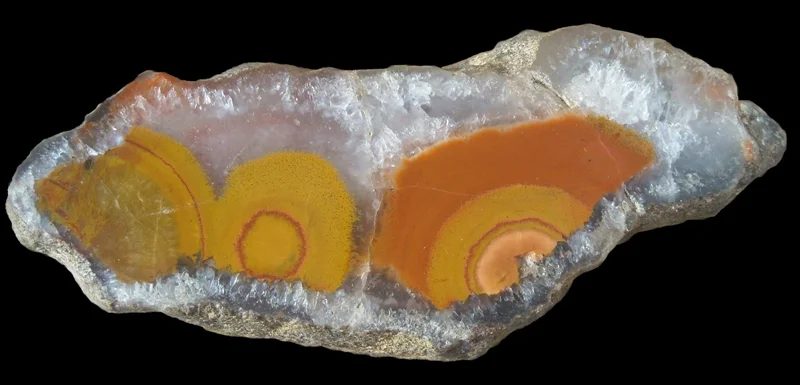 Fotografie minerálu Jaspis z lokality Doubravice, Czech Republic