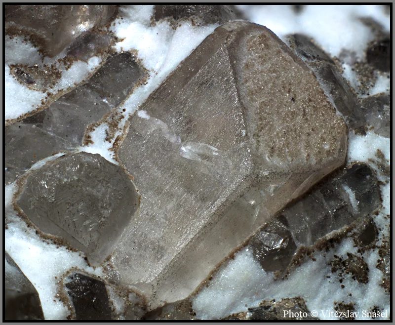 Fotografie minerálu Topaz z lokality Krupka, Czech Republic